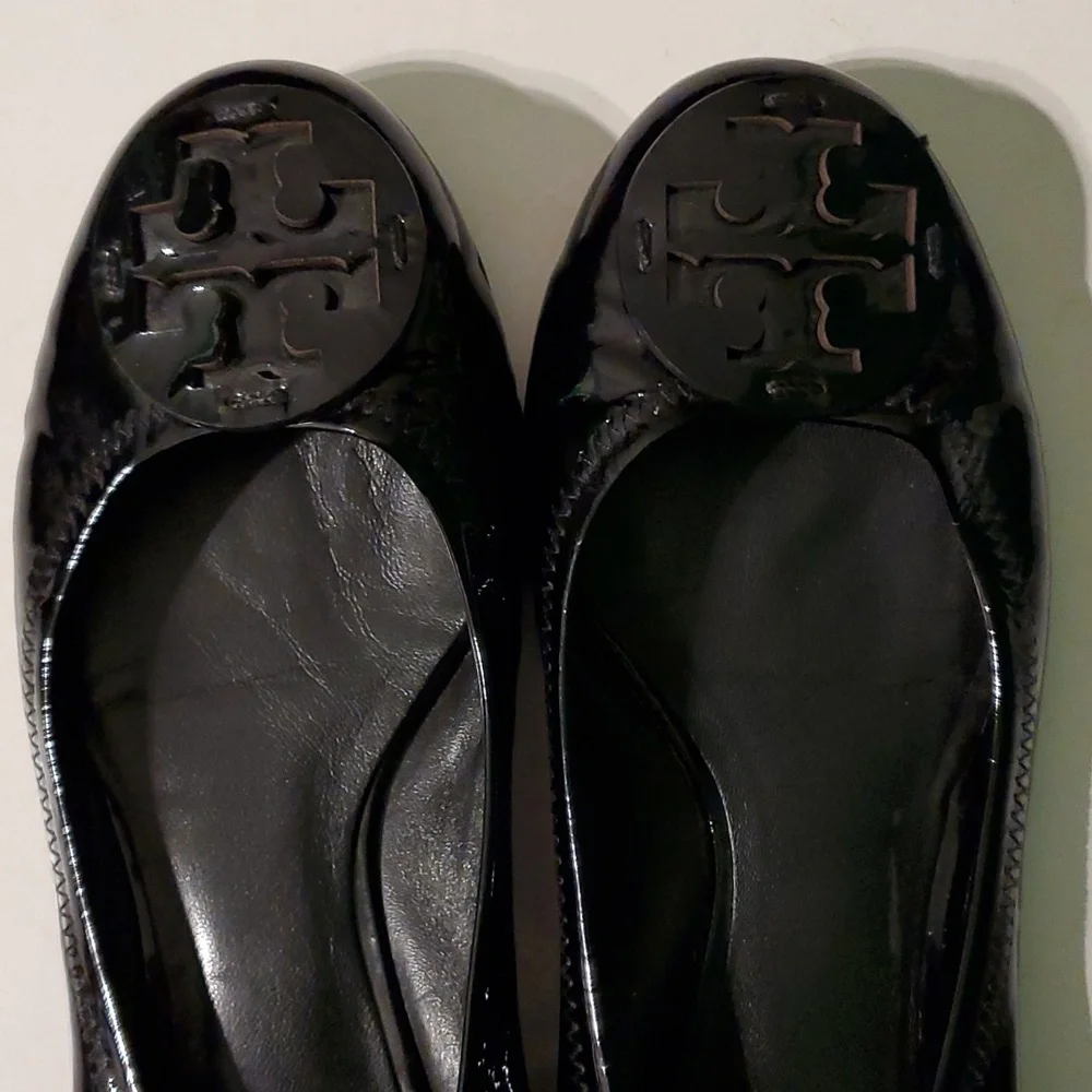 Tory Burch women's 8 black shiny flat shoes